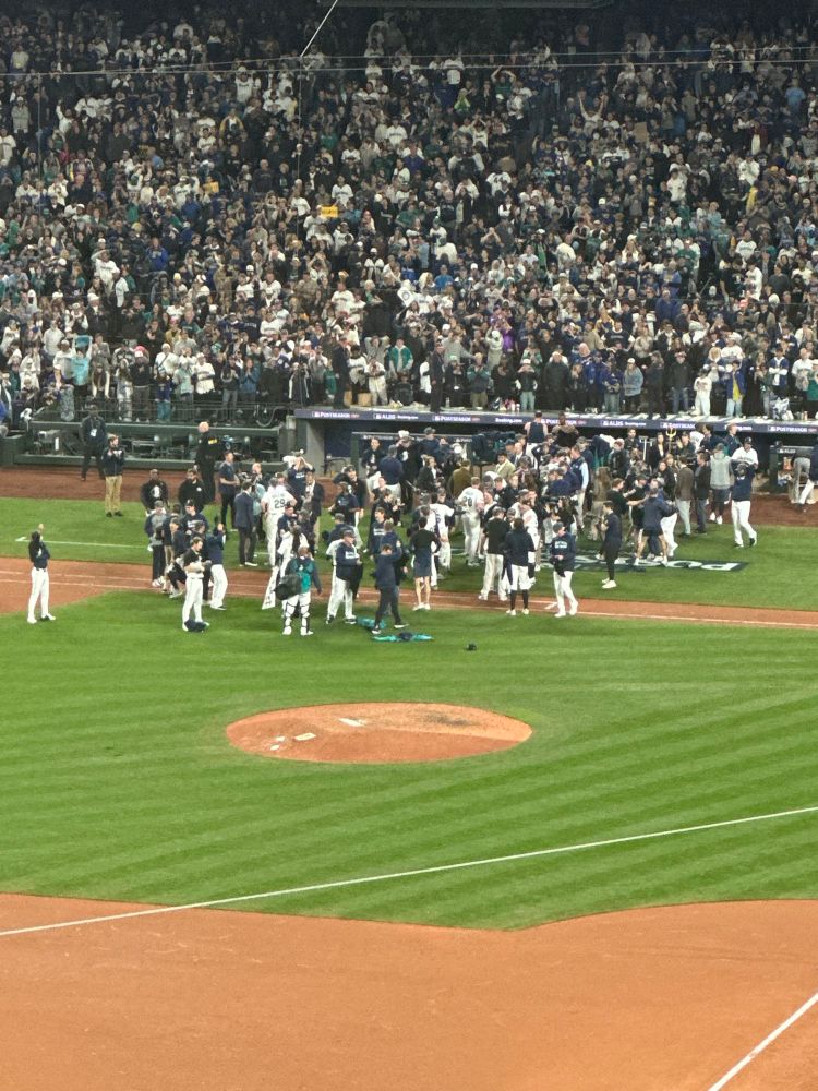 Mariners celebrating on the field