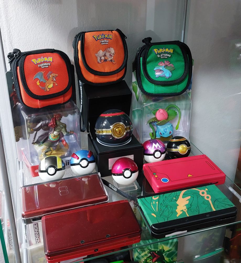 Pouches, amiibos, Pokéballs, DS Lites and 3DS