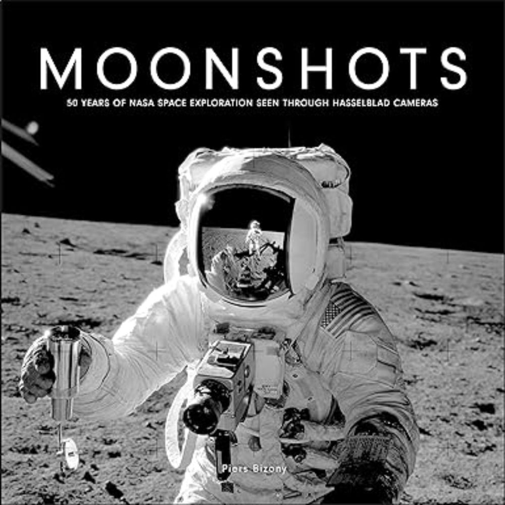 Moonshots: 50 Years of NASA Space Exploration Seen through Hasselblad Cameras : Bizony, Piers: Amazon.de: Books