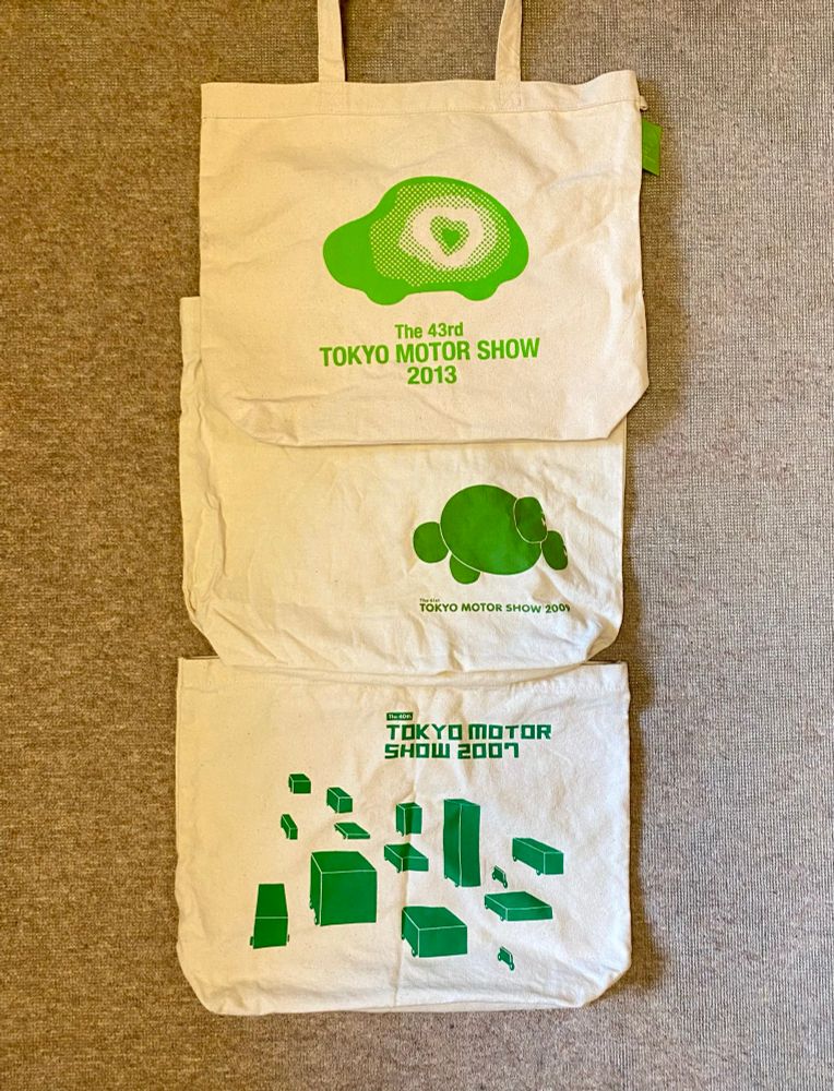モビリティショーがモーターショーと言われてた頃の記念品のエコバッグ。当時は紙のカタログやプレス声明やらCD ROMなど後からゴミになるような物がいっぱい入ってました。