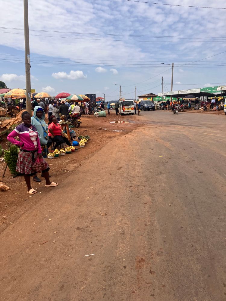 Roadside vendors at keumbu