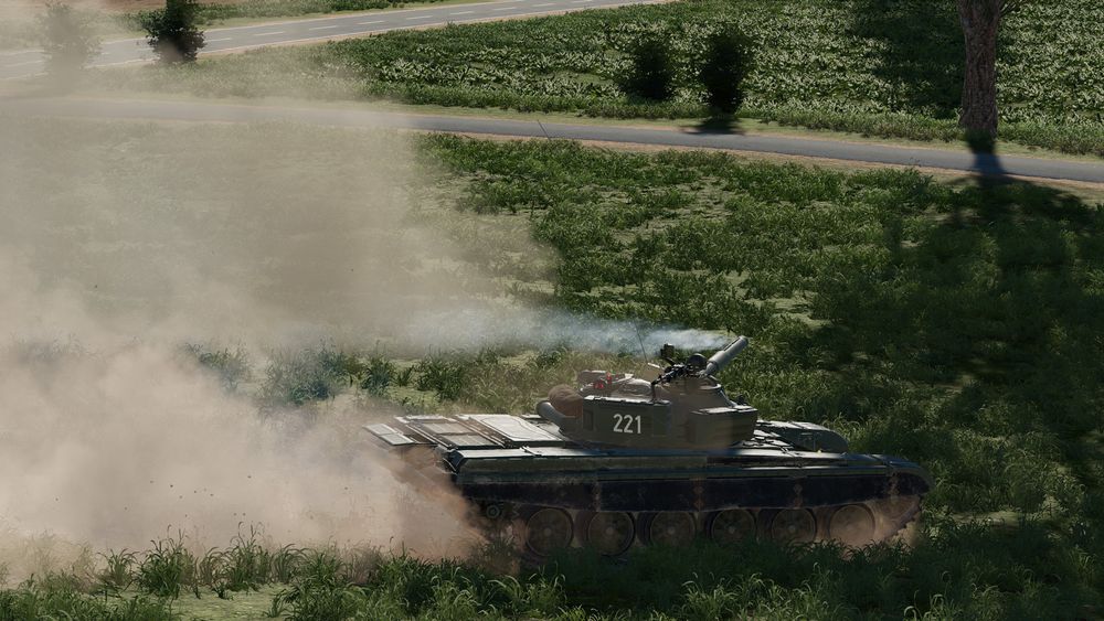 An East German T-72M tank drives quickly from left to right across grassy open ground near a road. A large backlit dust plume billows in its wake while its gun barrel evacuates the smoke from a recent shot. Screenshot from the tank sim game "Gunner, HEAT, PC!"
