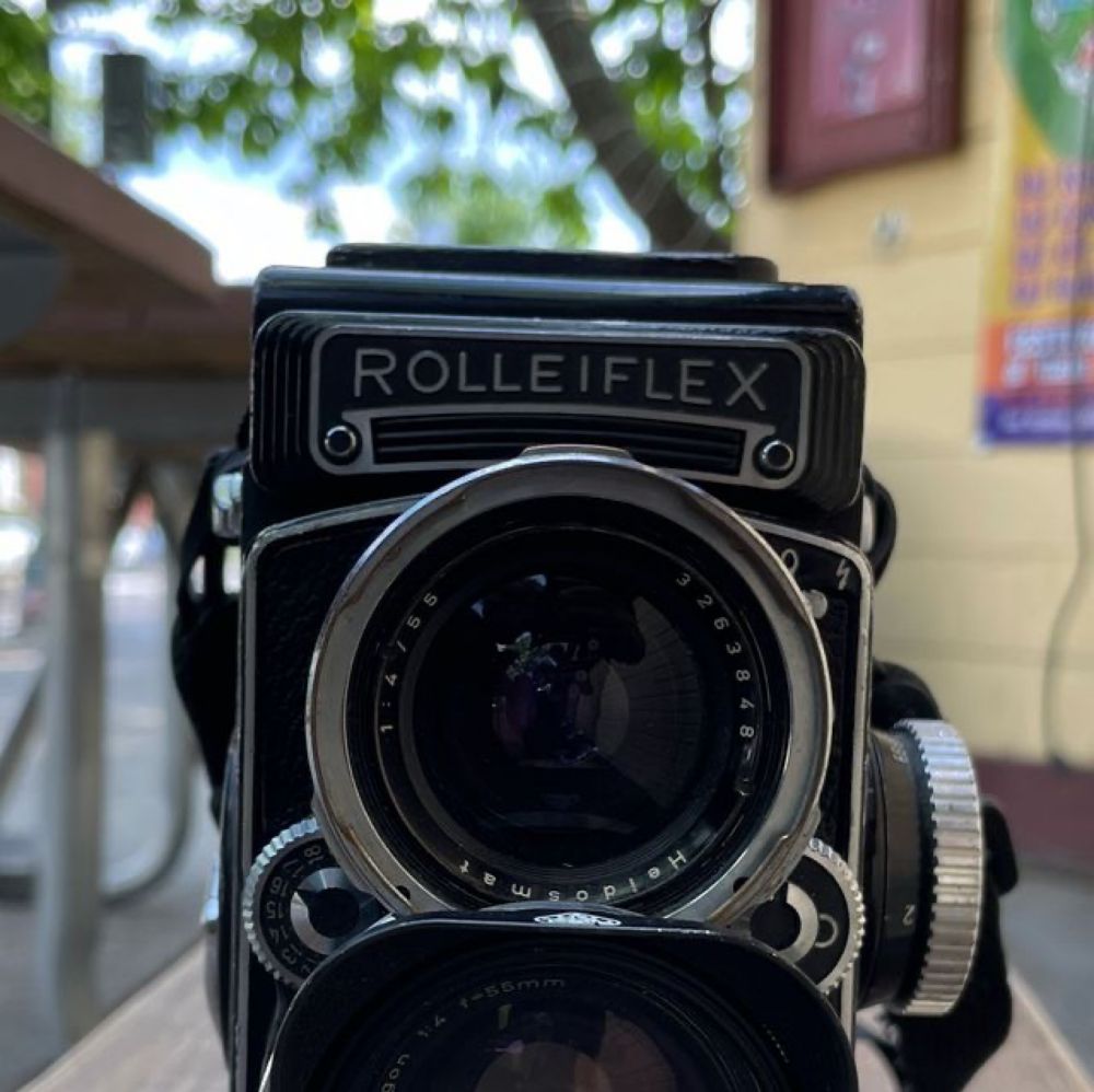 Christopher Chen on Instagram: "Lazy #sundaysundaysunday w/the Franke & Heidecke Wide-Angle Rolleiflex + Carl Zeiss 55/4 Distagon (c.1961-5)! #dccamerastyle #cameraporn #rolleiporn #zeissporn #zeissli...