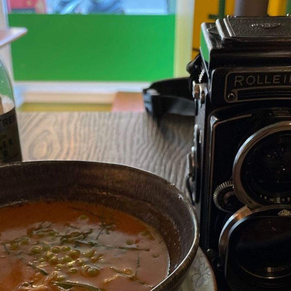 Christopher Chen on Instagram: "The Franke & Heidecke Wide-Angle Rolleiflex + Carl Zeiss 55/4 Distagon (c.1961-5) is now a dining buddy w/a delicious gaeng phed (@chefseng ‘s signature curry, w/crab 🦀...