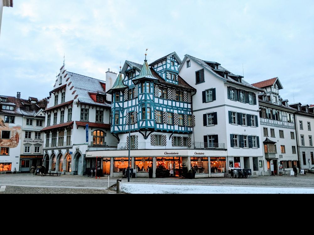 nice old houses with a bit of snow next to St. Gallen cathedral