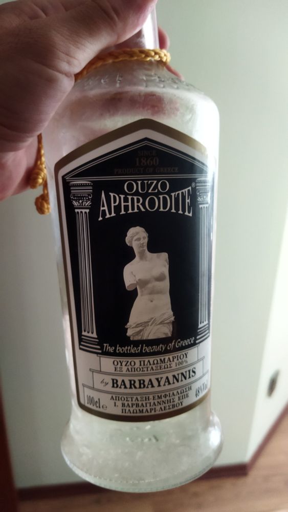 Aphrodite uzo şişesi