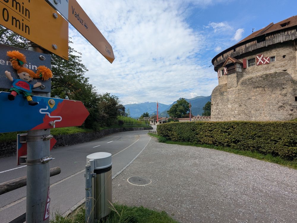 ALiSe on the Liechtenstein Weg sign, looking at Vaduz Castle
