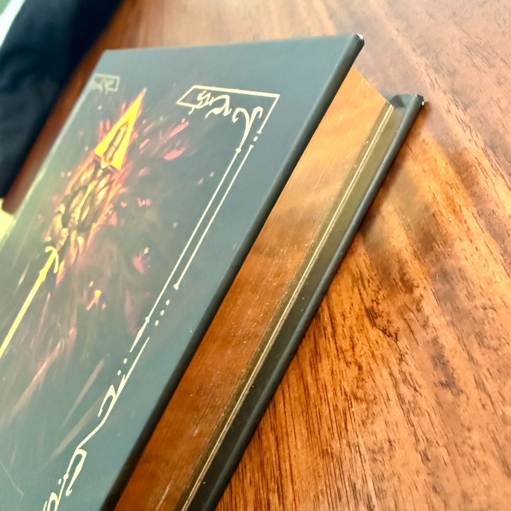 The gilded edges of the book. Foncy!