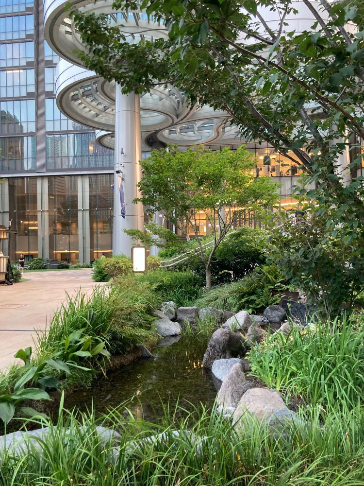 麻布台ヒルズの庭園。
