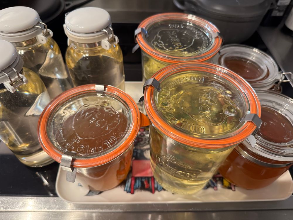 氷砂糖で作ったものと、粗糖で作ったもの。