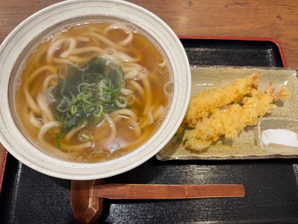 うどんと海老天