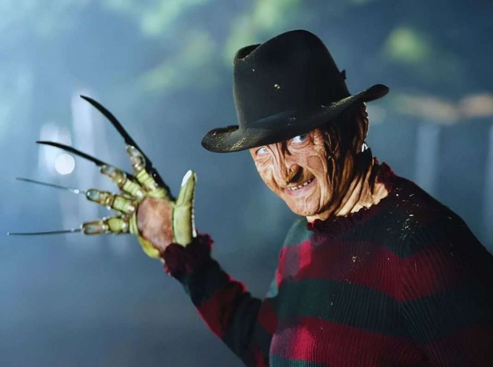 Freddy Krueger brandishing his claw