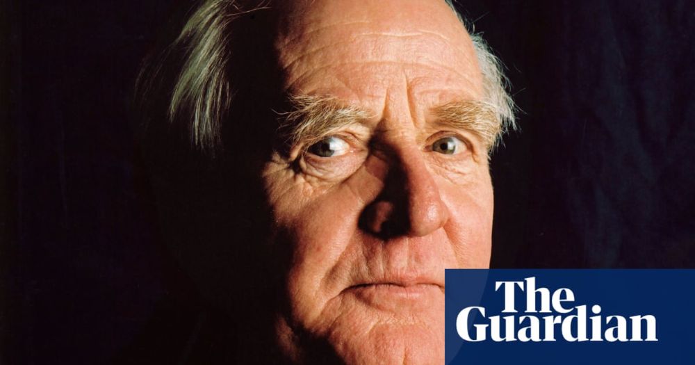 ‘Like an academic’: private papers reveal John le Carré’s attention to detail