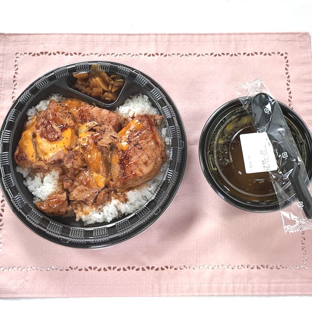 ホロ肉ドカンとBBQカレー(LEVEL4) テイクアウト 開封前