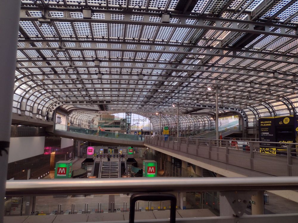 View of the Torino Porta Susa concourse 