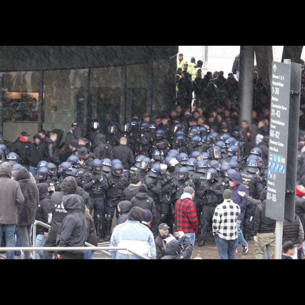 Polizei nahm Ultras des VfB Stuttgart in Gewahrsam - Faszination Fankurve