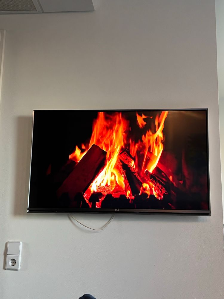 Fernsehbildschirm mit Kaminfeueroptik