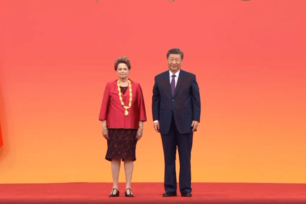 Dilma recebe Medalha da Amizade, honraria mais alta da China, no 75º aniversário da República Popular