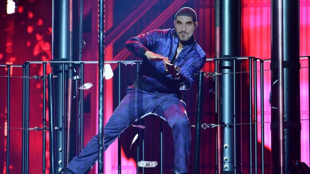 Le visage de Stephan Eicher sur le corps d’Usher