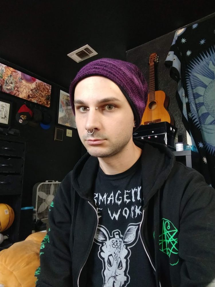 damn all my selfies used to look like that huh I don't think I could find a single one that didn't have that dead eyed stare and I certainly never had any smiling