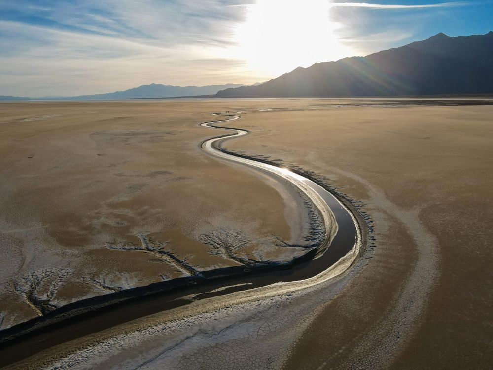 Stanford scientists reveal that meandering rivers existed long before plants stabilized their banks, challenging a central narrative in geology. A team of Stanford researchers is challenging a long-st...