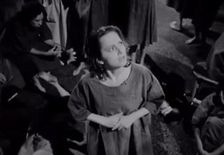 Olivia de Haviland stuck in a mental hospital in the movie Snake Pit