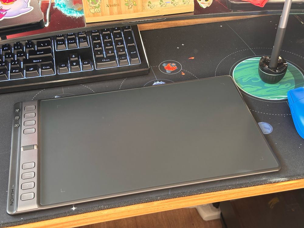 huion inspiroy 2 tablet on my cool as hell outerwilds desk mat!!