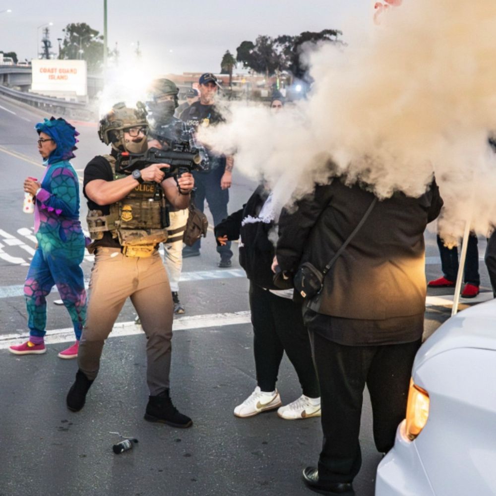 A fed has peed in his pants a little while he shoots a round at a Pastor. 