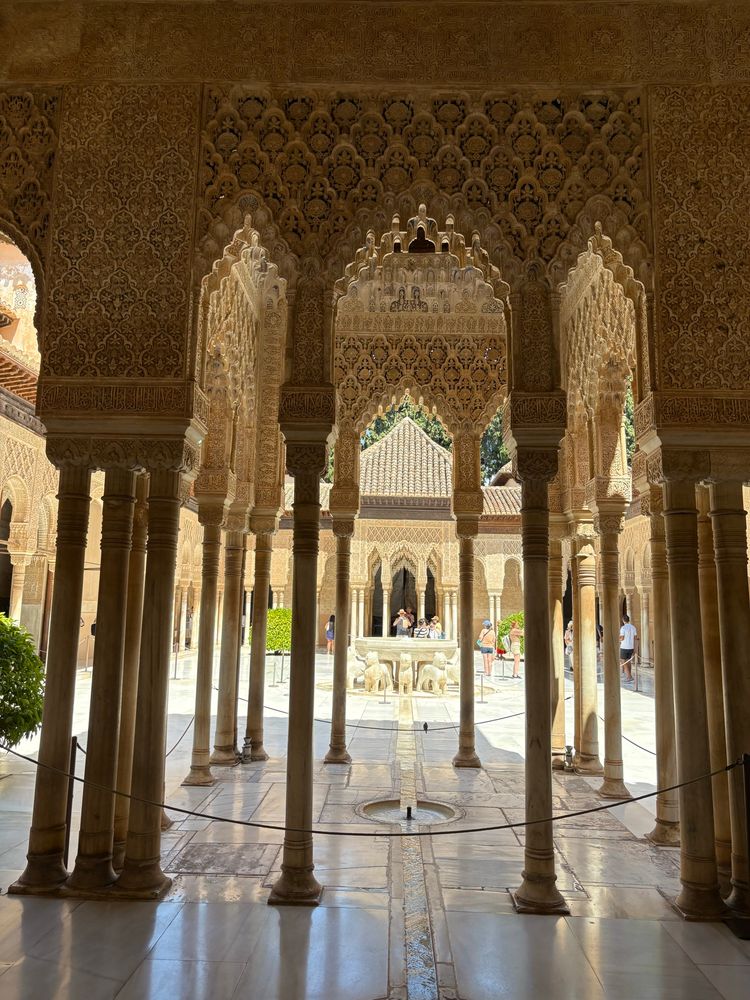 Patio of the 12 lions Alhambra 