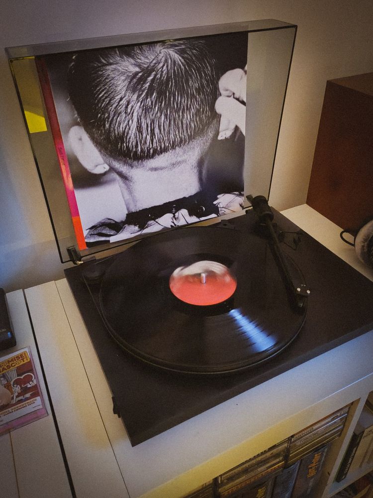 Vinyl of the Album "Self Titled" by Kae Tempest spinning on my Record Player. 