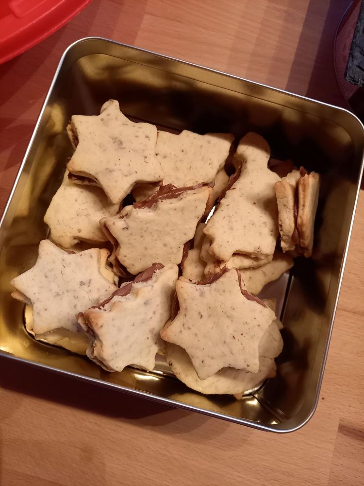 Cookies, shaped like Christmas trees and stars, with a Nutella filling