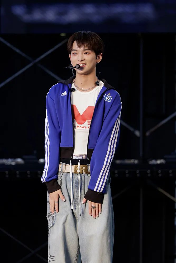 harua andteam person standing emoji and smiling