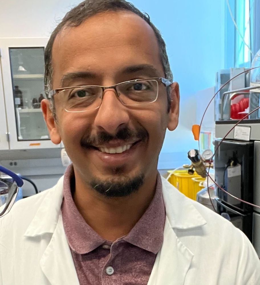 Jehad Almaliti in the lab