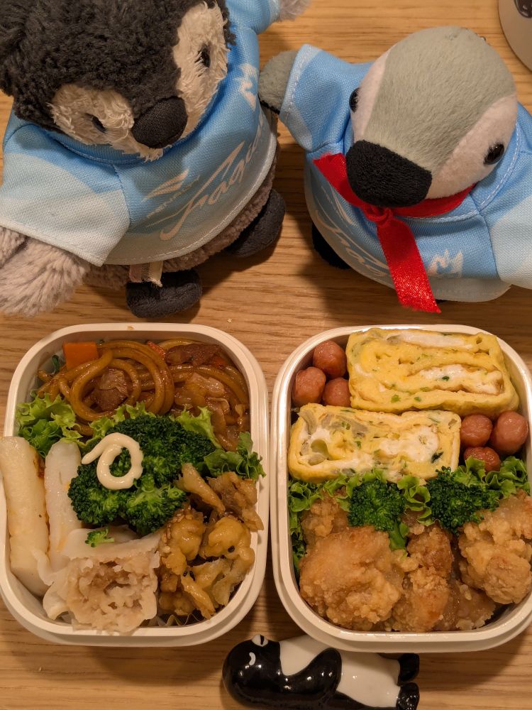お弁当とペンギンぬいぐるみと箸置き（かわいい）