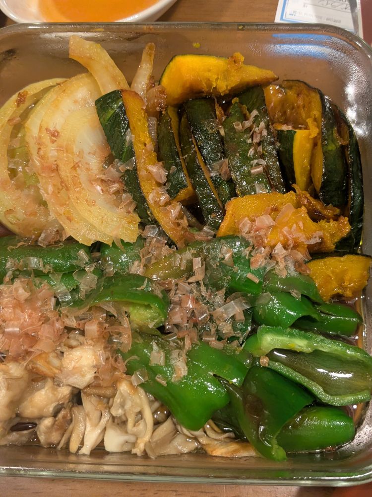 野菜の漬け。かぼちゃ、ピーマン、舞茸、玉ねぎ。