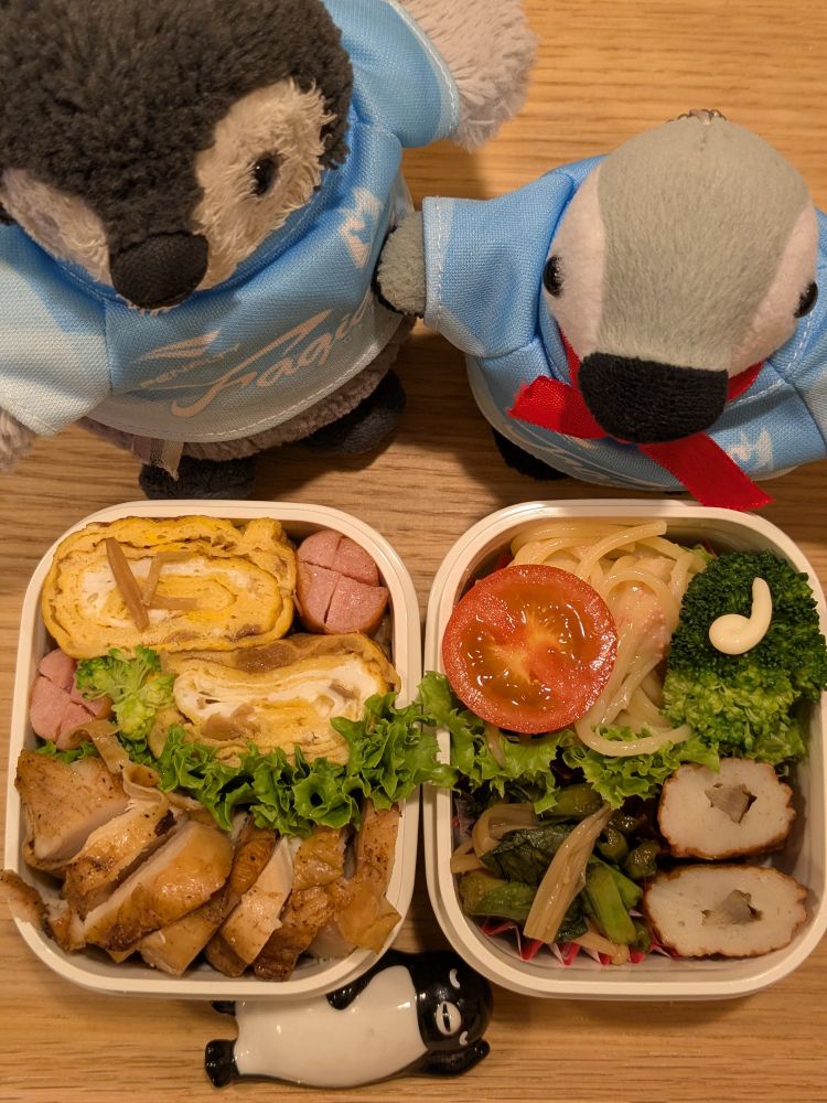 お弁当とペンギンぬいぐるみと箸置き（かわいい）