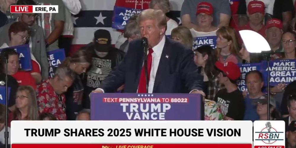 'They're leaving': Observers erupt as people depart Trump's rally while he's still talking