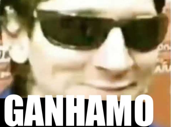 picture of a man with sunglasses and smiling, with the text "GANHAMO" in all caps on the bottom. it means 'we won'
