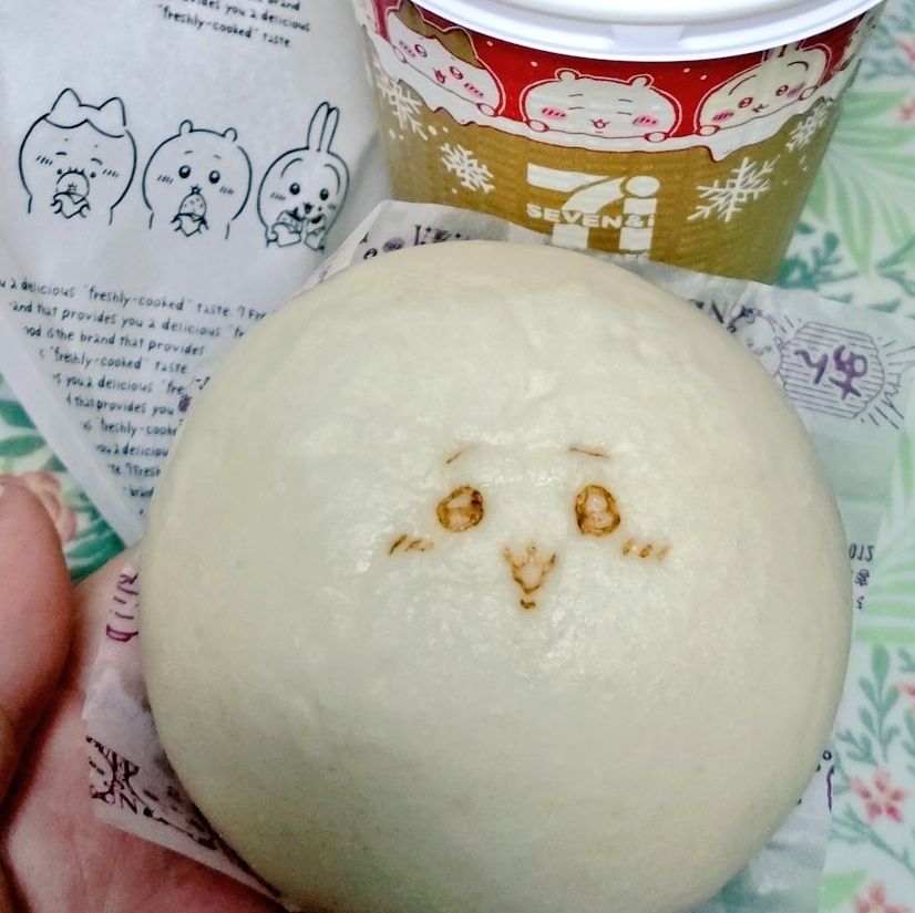 セブンイレブンちいかわコラボ、あんまん、カフェラテ