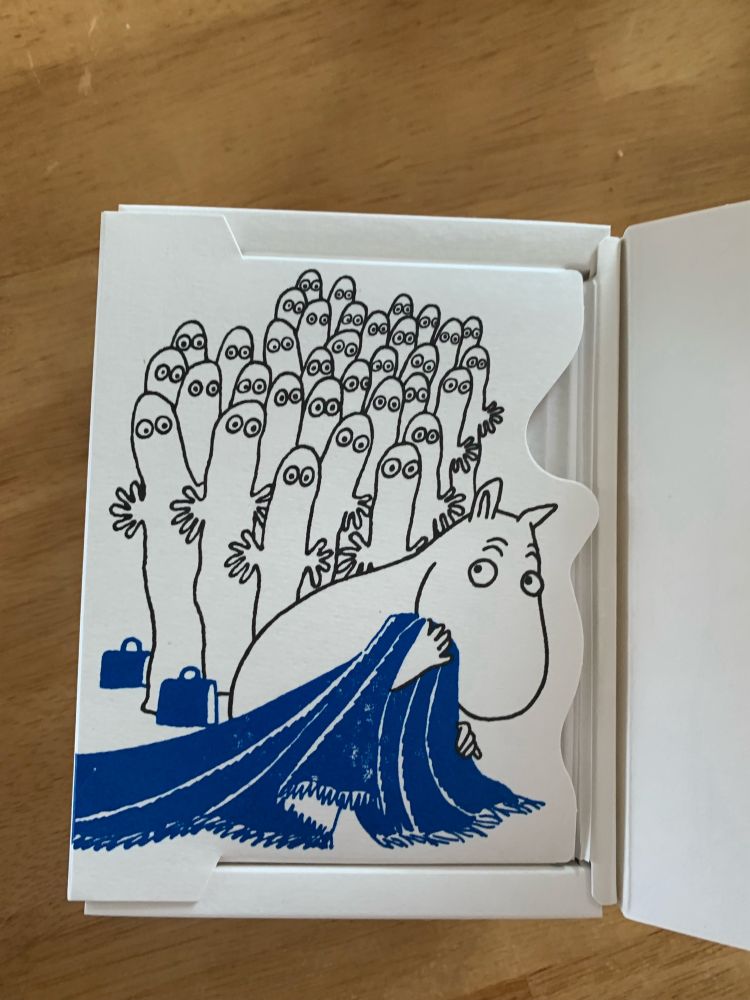 ニョロニョロに追われるムーミントロール