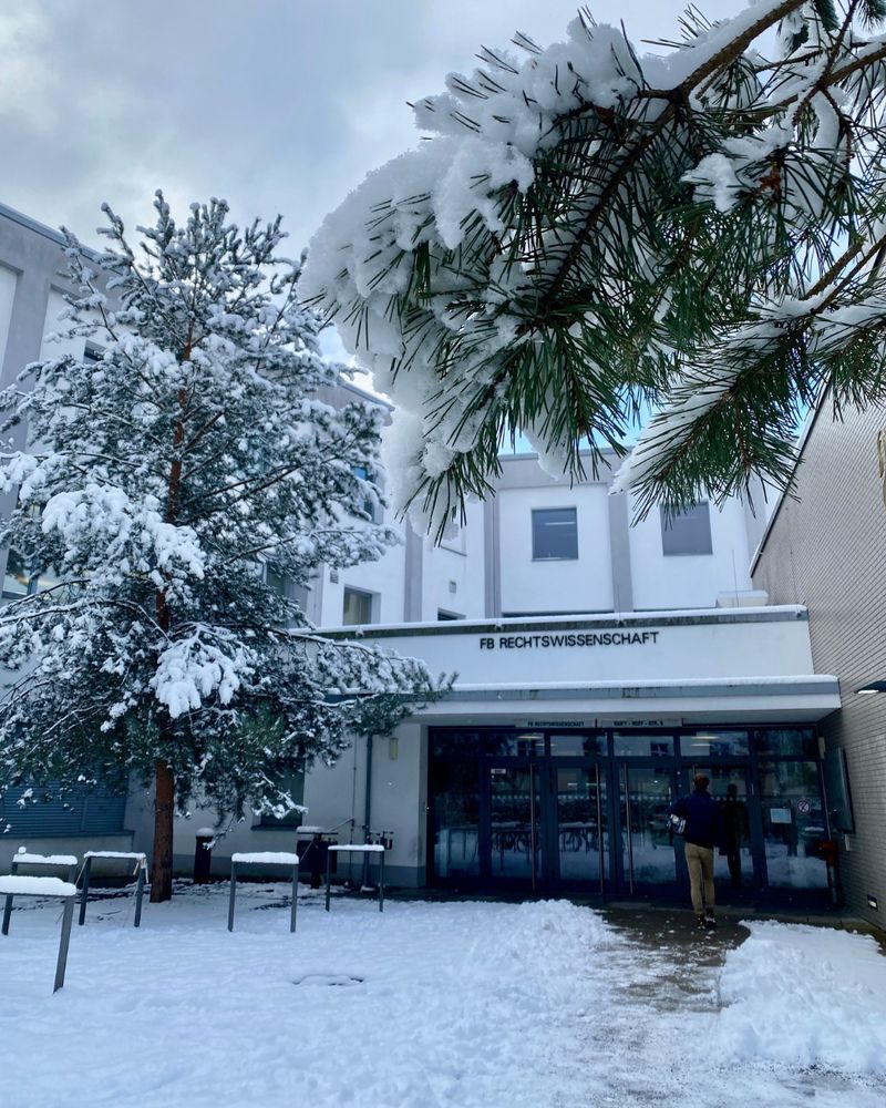 Der Fachbereich Rechtswissenschaft der Freien Universität Berlin im Schnee 