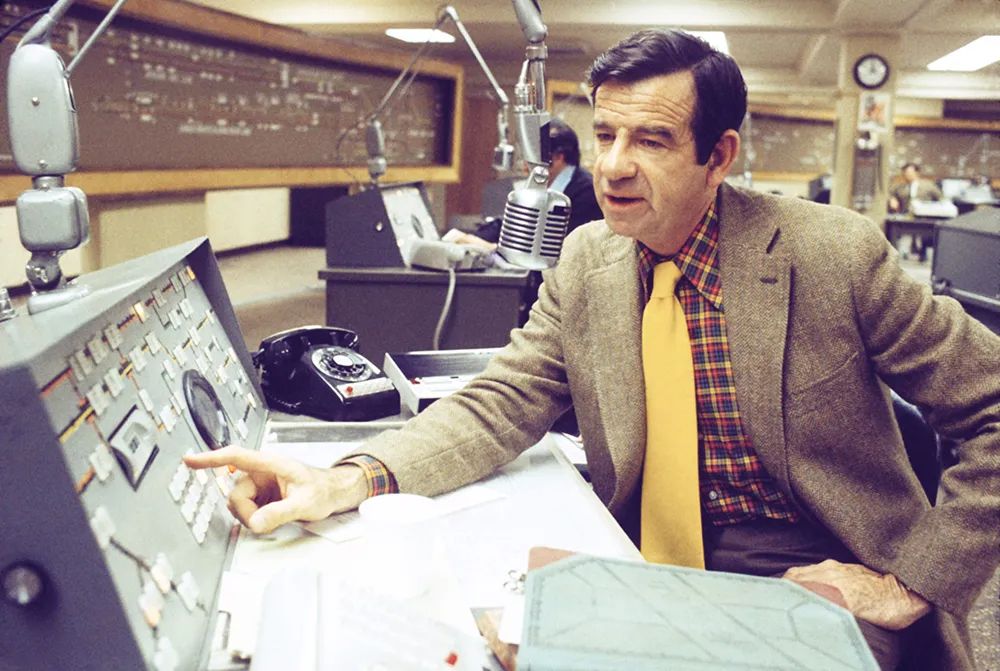 Walter Matthau at the control desk in THE TAKING OF PELHAM 123