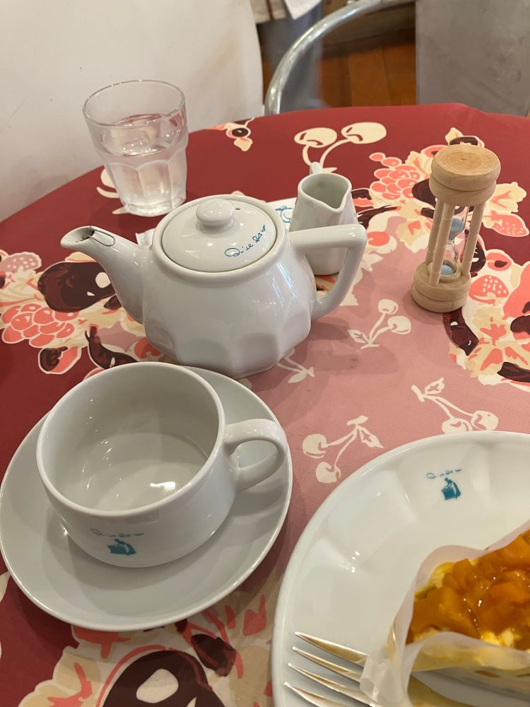 アールグレイをポットで。３杯はいけました。