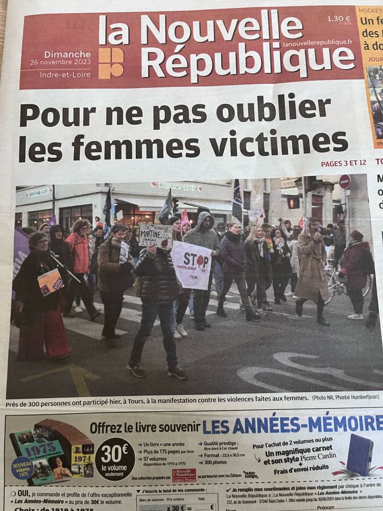 Photo de la Une du journal local de Tours, La Nouvelle République, montrant la marche féministe du 25 novembre