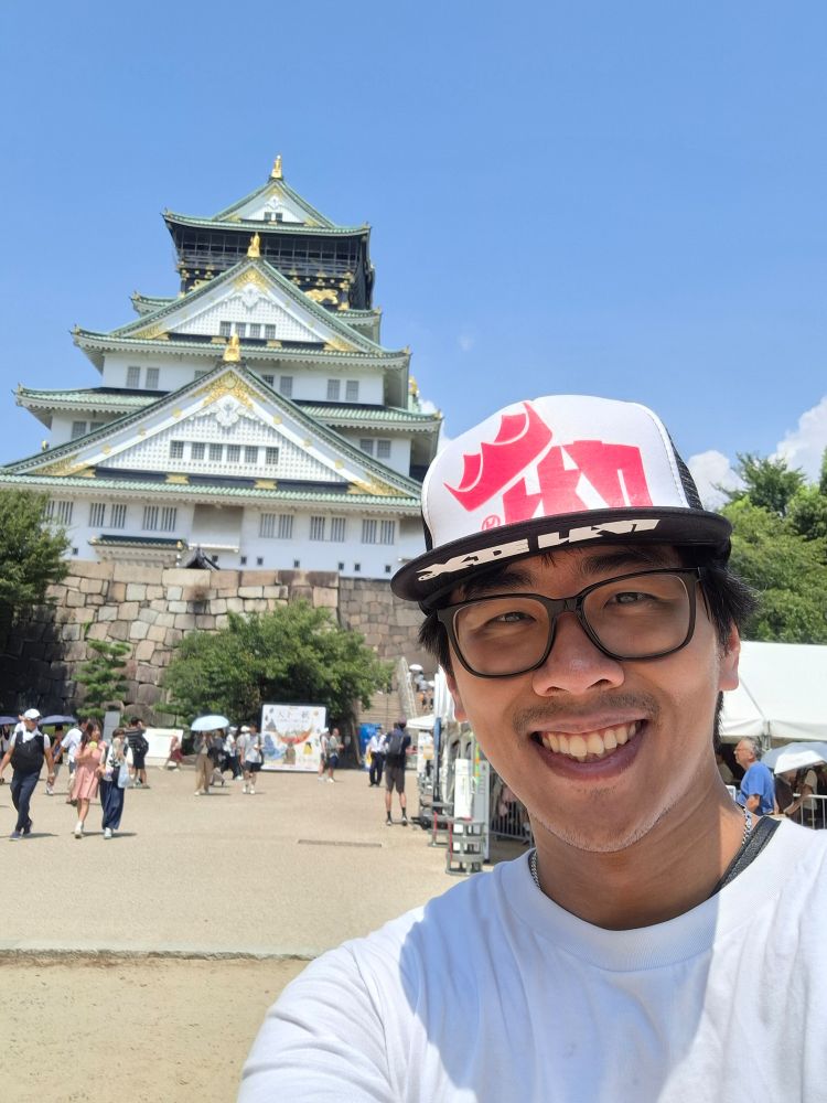 A selfie of myself im front of Osaka castle