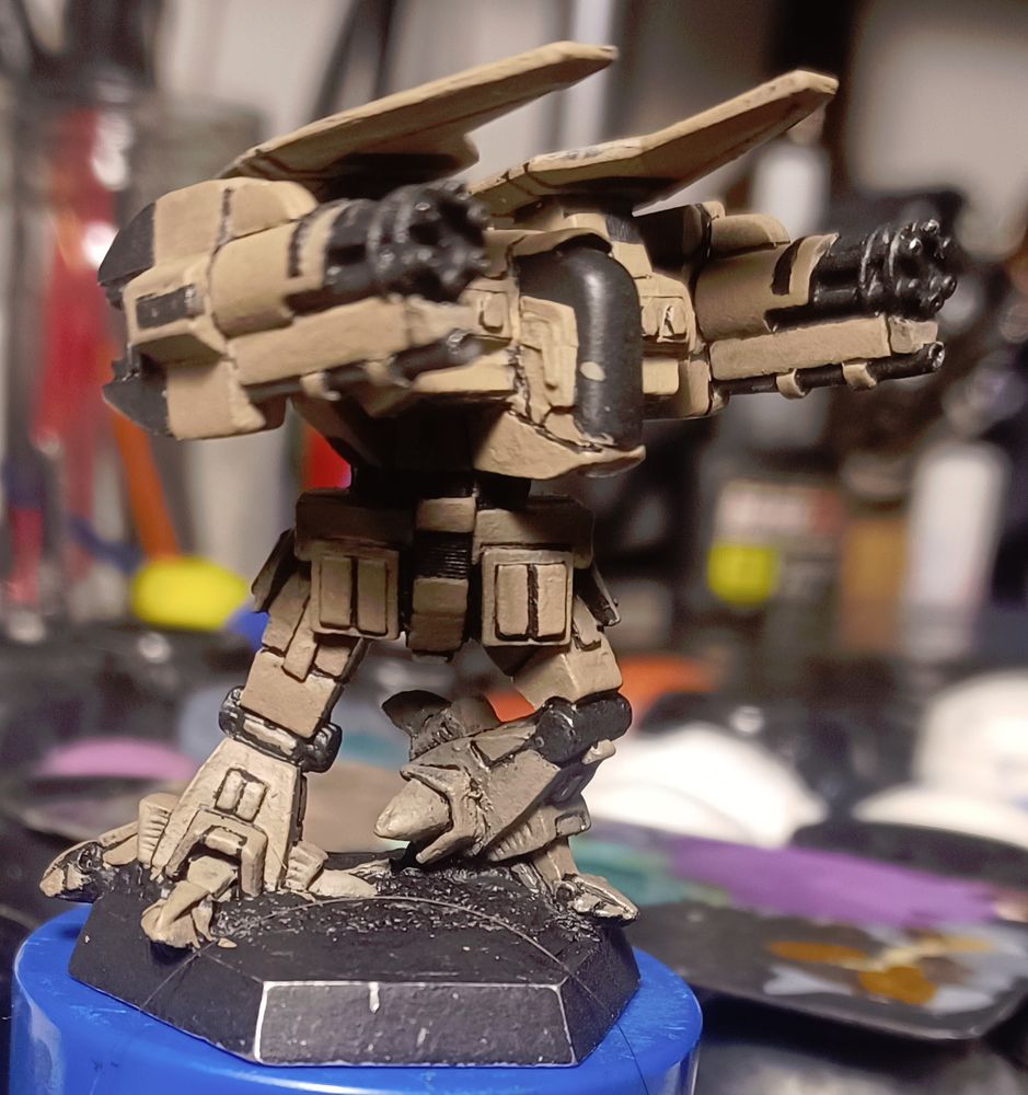 A Project Phoenix Rifleman RFN-8D miniature for the Battletech tabletop wargame with two Rotary AC/5s and two ER  Medium Lasers, basecoated black and panelled in a flat tan colour.