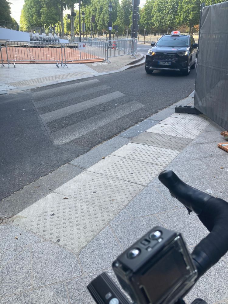 Photo de la sortie du tunnel côté champs Élysées