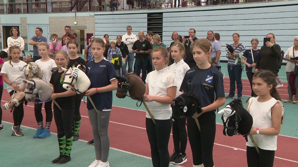 Im Trab und Galopp zur Medaille: Hobby Horsing-Meisterschaft in Frankfurt