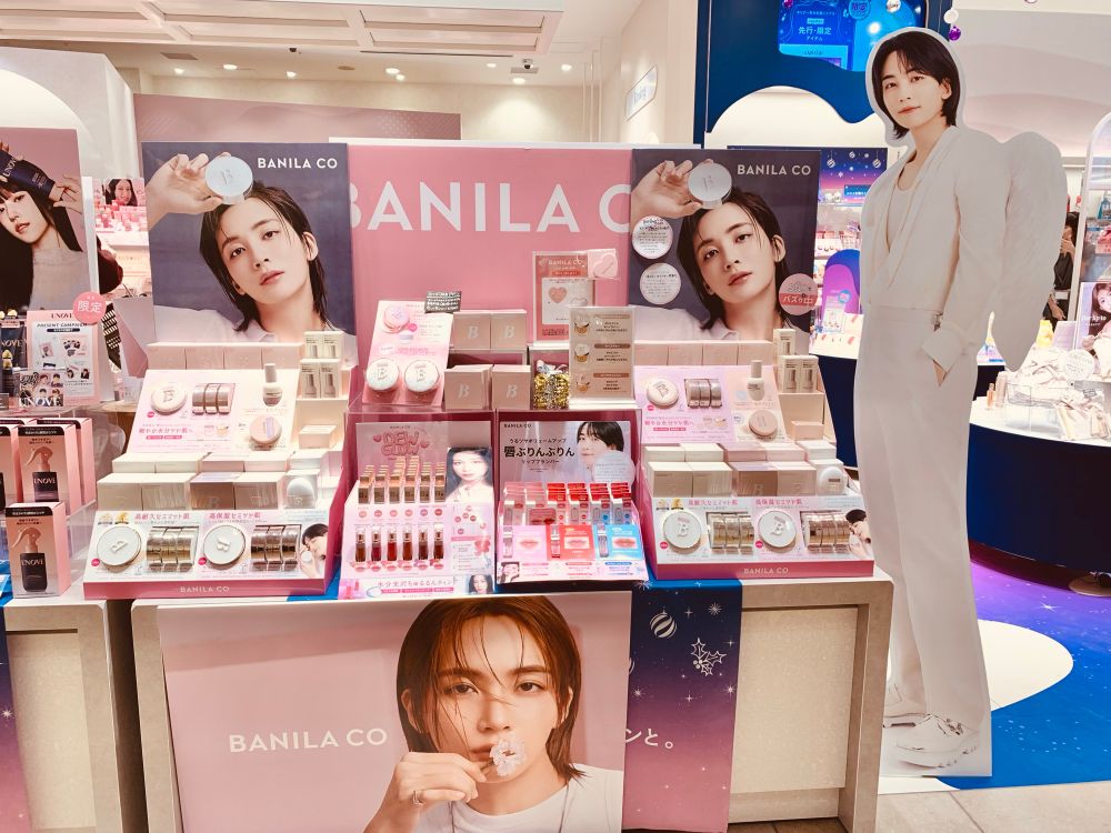 ラクーアの店内にあったバニラコの販売スペース。ジョンハンさんのパネルも飾られている