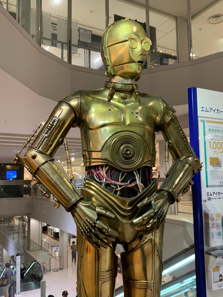 C-3PO実物大立像